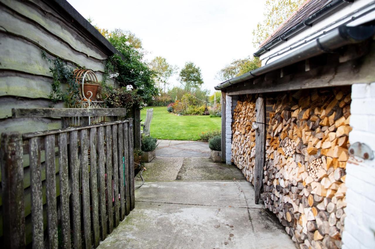 Cosy Cottage Ground Floor Bedroom Ensuite With Private Entrance Chichester Exteriér fotografie