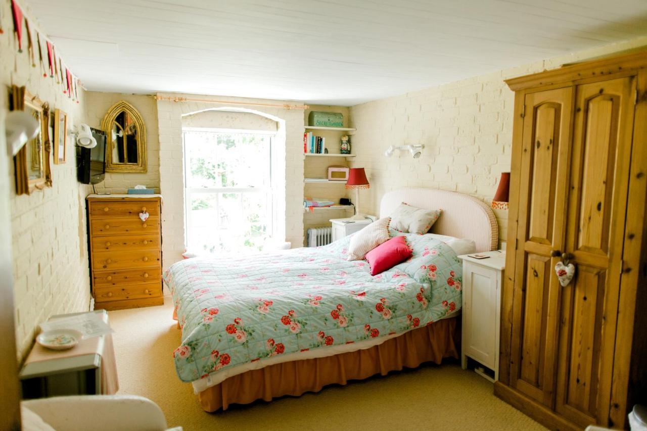 Cosy Cottage Ground Floor Bedroom Ensuite With Private Entrance Chichester Exteriér fotografie