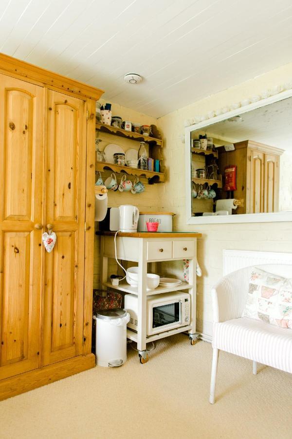 Cosy Cottage Ground Floor Bedroom Ensuite With Private Entrance Chichester Exteriér fotografie