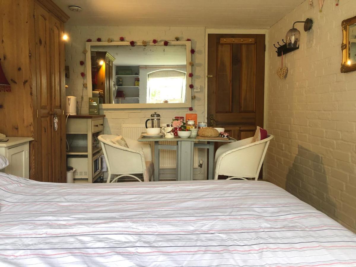 Cosy Cottage Ground Floor Bedroom Ensuite With Private Entrance Chichester Exteriér fotografie