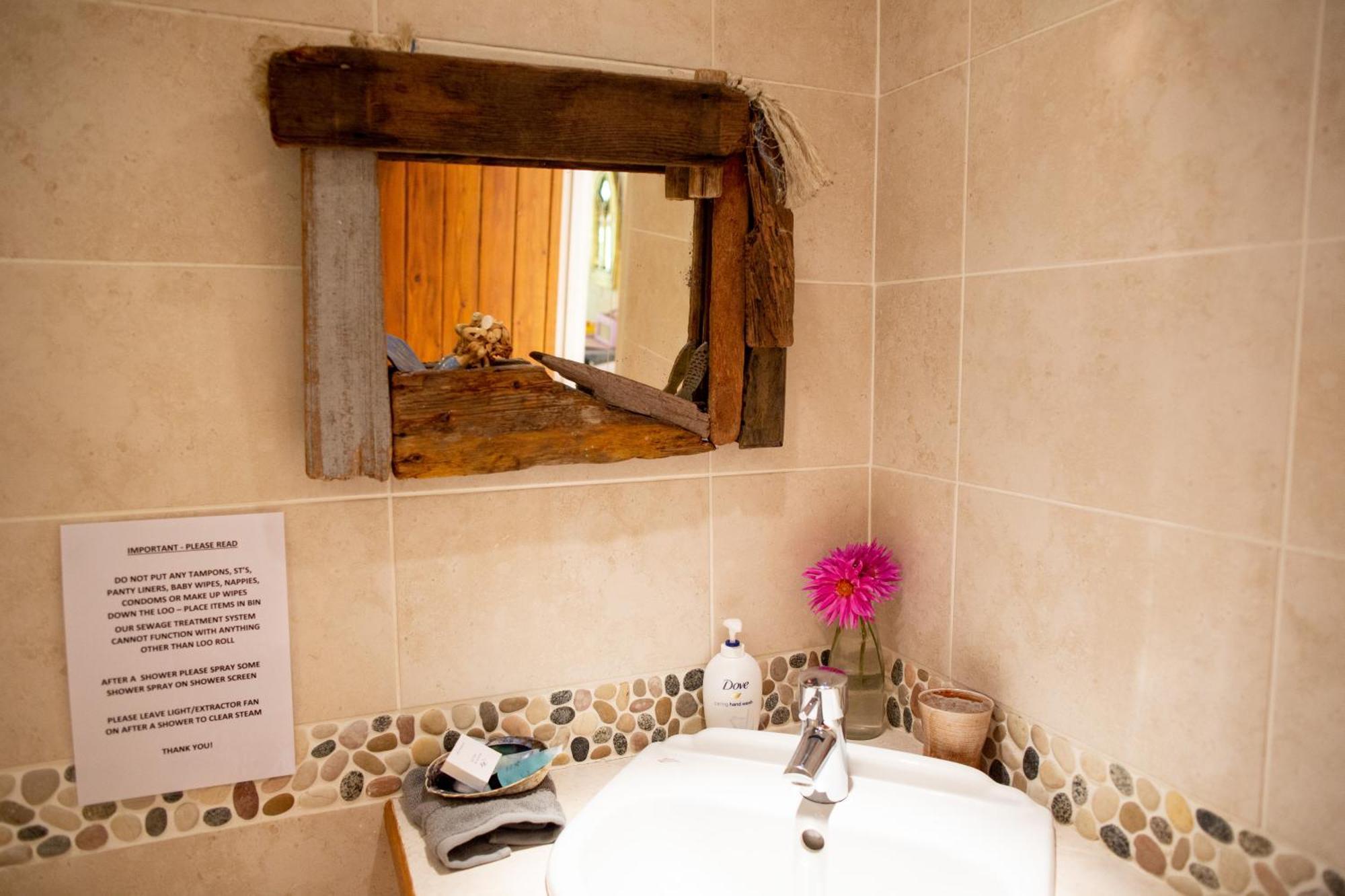 Cosy Cottage Ground Floor Bedroom Ensuite With Private Entrance Chichester Exteriér fotografie